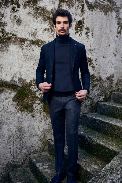 modo elegante y solemne